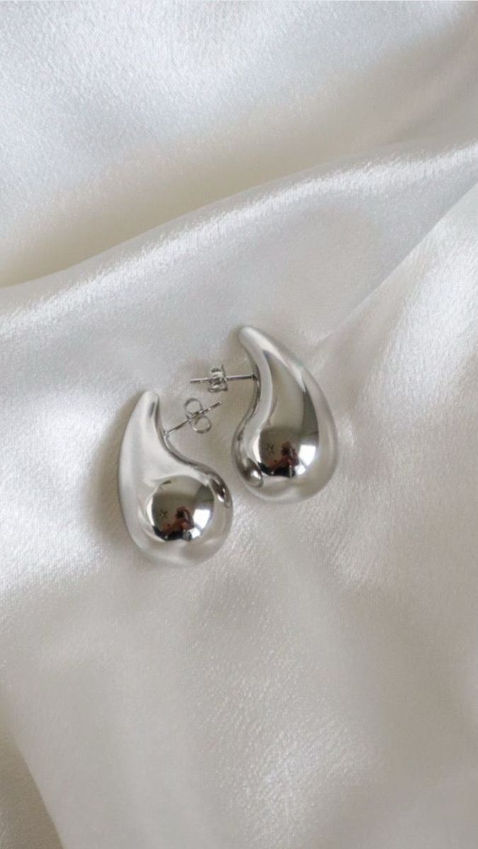 Vibemartini Teardrop-Shaped Hoop Earrings