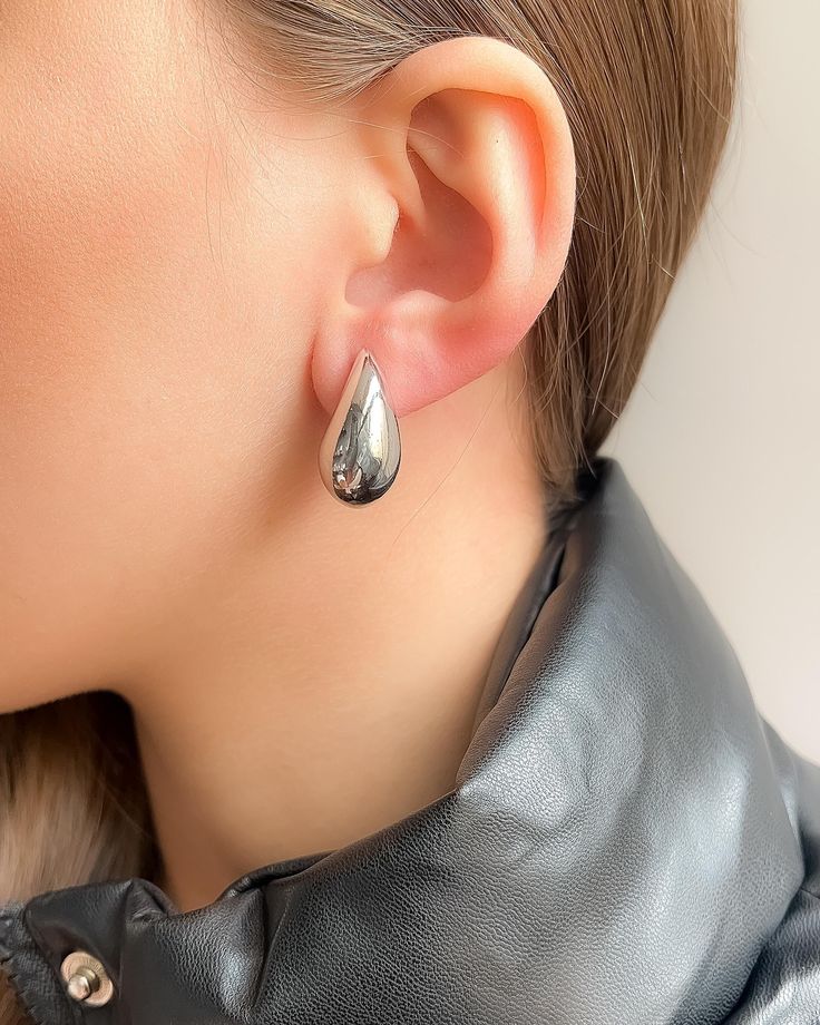 Vibemartini Teardrop-Shaped Hoop Earrings
