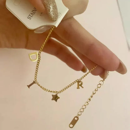 Bracelet Luxe Lettre & Étoile – Acier Inoxydable