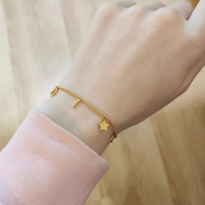 Bracelet Luxe Lettre & Étoile – Acier Inoxydable