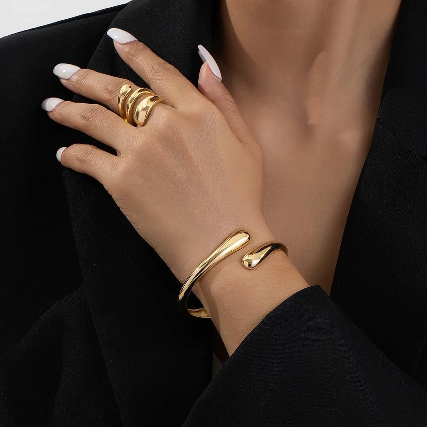 Luxury Twisted Gold Bracelet