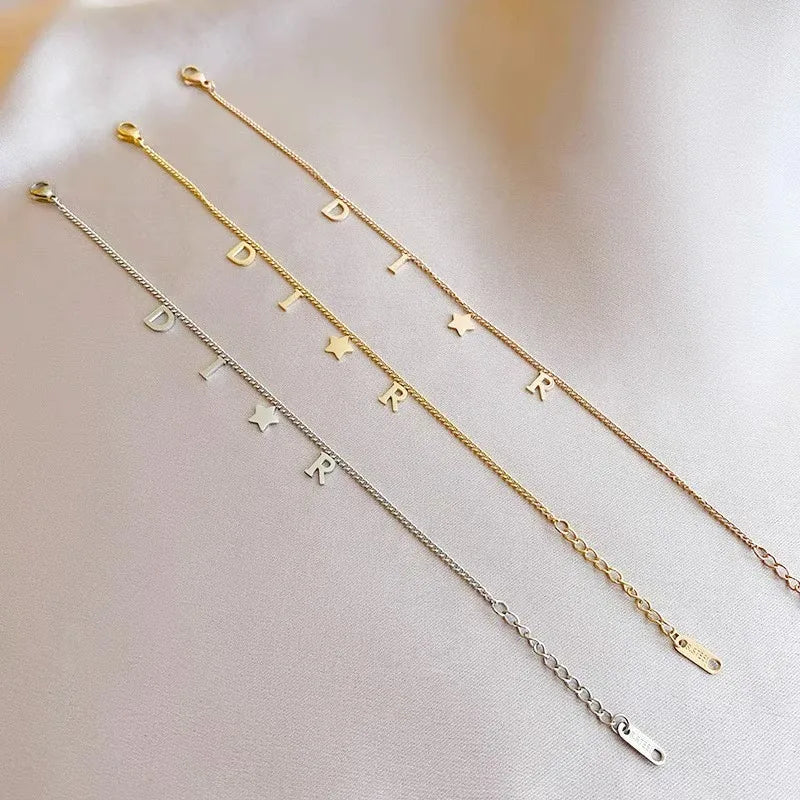 Bracelet Luxe Lettre & Étoile – Acier Inoxydable
