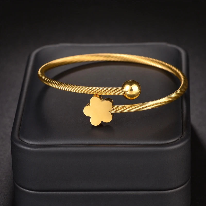Personalized Heart Nameplate Bracelet
