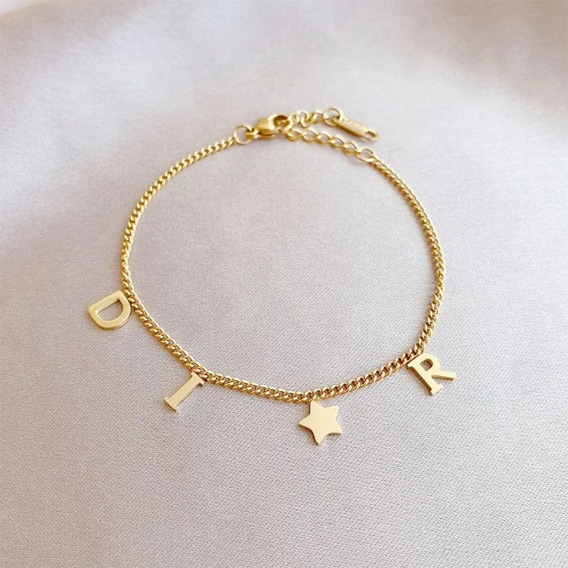 Bracelet Luxe Lettre & Étoile – Acier Inoxydable