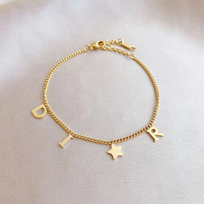 Bracelet Luxe Lettre & Étoile – Acier Inoxydable