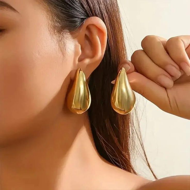Vibemartini Teardrop-Shaped Hoop Earrings